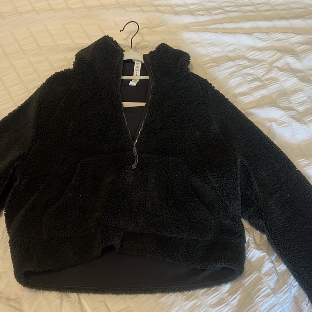 Soft Sherpa scuba hoodie from Lululemon! Size M/L